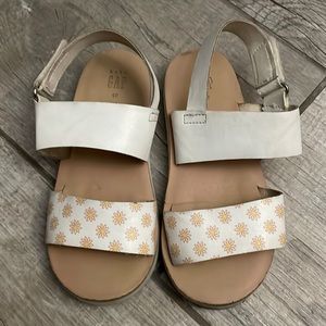 Toddler girls GAP sandals! In great shape!!
